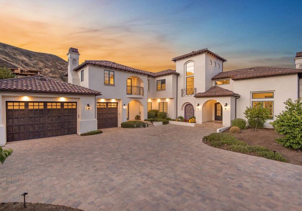 31619-lobo-canyon-rd-frontyard-twilight-2